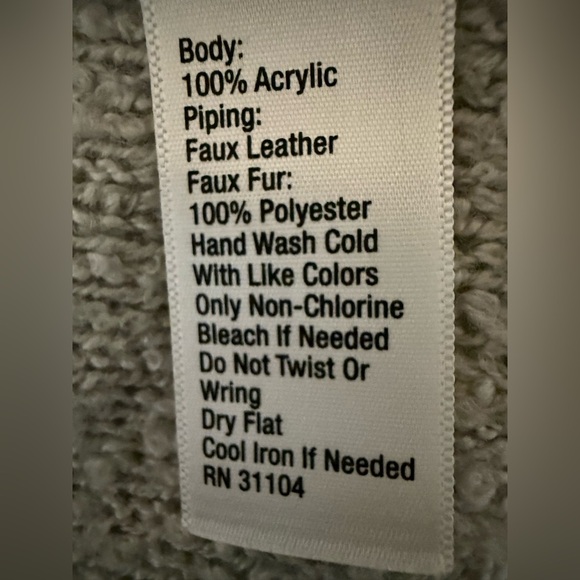 LOVE TRUE CRAFT FAUX LEATHER & FAUX FUR ASYMMETRICAL VEST GRAY SIZE: XL - Picture 6 of 6